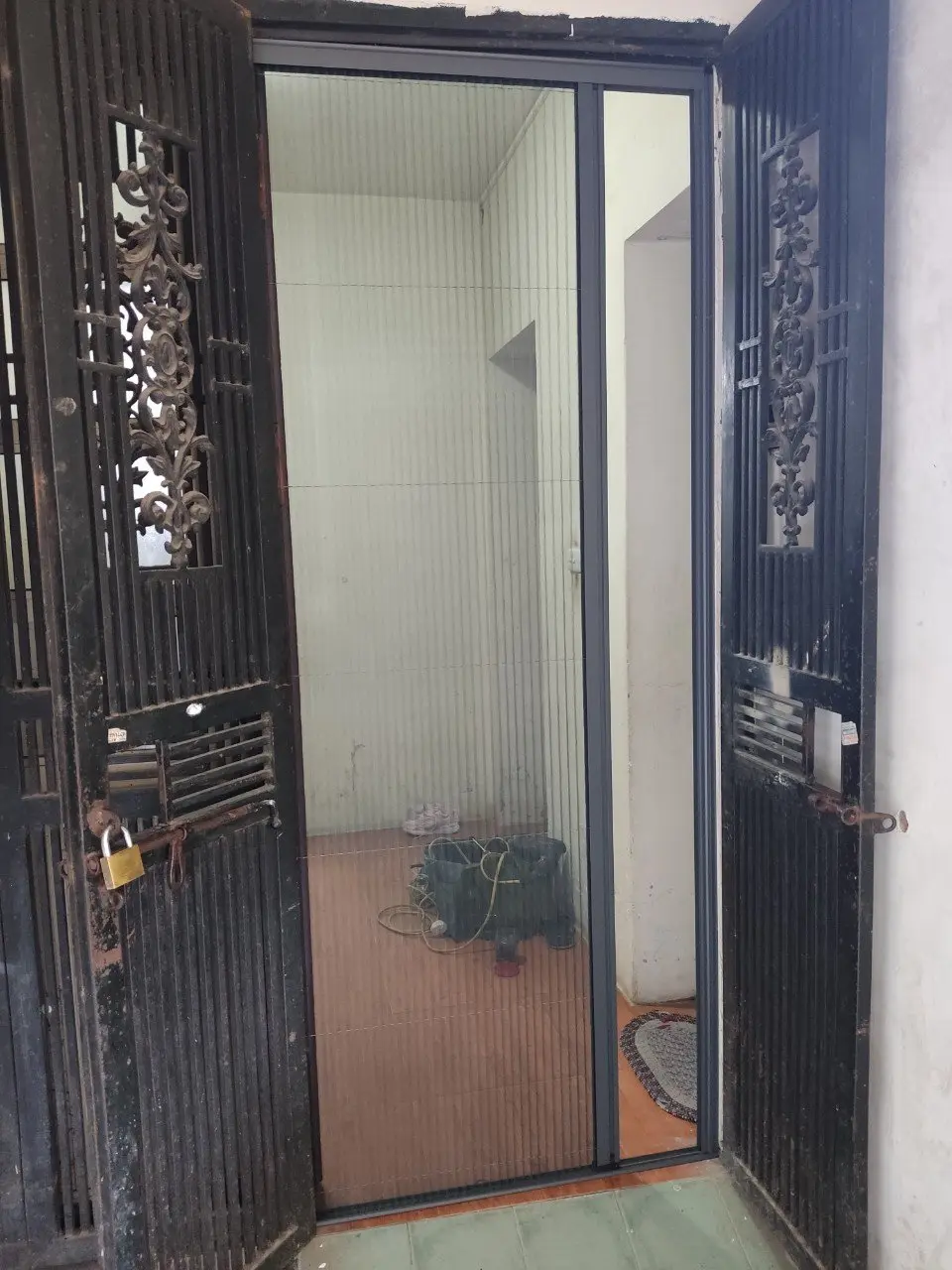Lắp đặt Cửa Lưới chống côn trùng dạng xếp 1 cánh màu xingfa