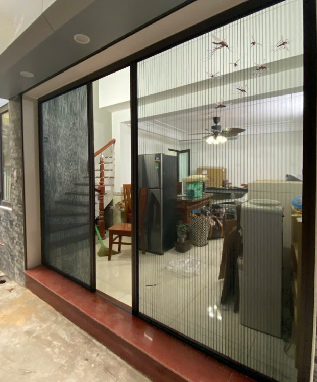 Bảo Vệ Gia Đình Trước Dịch Bệnh Chikungunya – Tại Sao Cửa Lưới Chống Muỗi Là Giải Pháp Cấp Bách Nhất Hiện Nay?