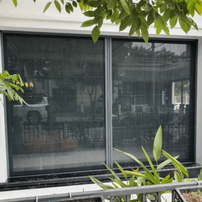 Cửa lưới chống côn trùng dạng lùa DL 01 màu đen đậm - ảnh công trình tại Hà Nội