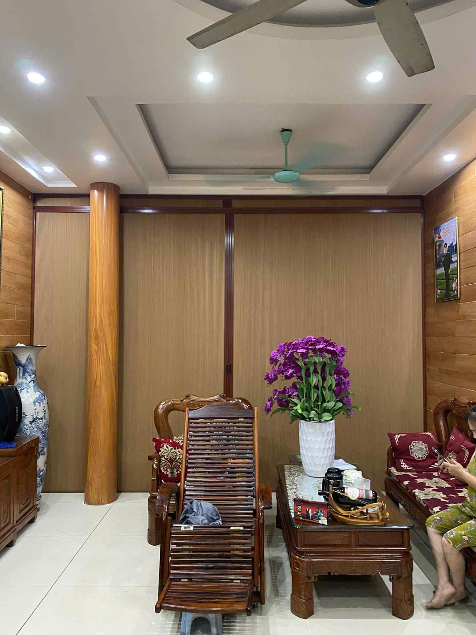 Ứng Dụng Vách Ngăn Rèm Tổ Ong Vào Tạo Không Gian Phòng Thờ