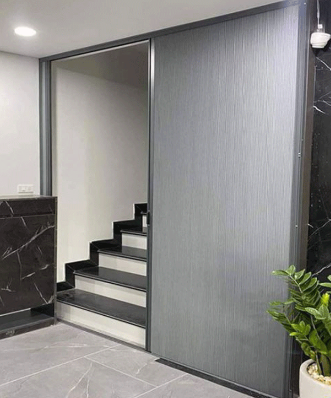 Vách Ngăn Rèm Tổ Ong: Giải Pháp “Cứu Tinh” Cho Phòng Khách Liền Cầu Thang 