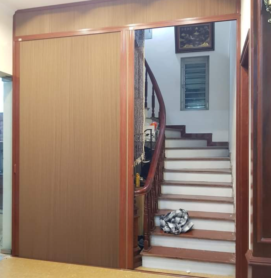Vách Ngăn Rèm Tổ Ong: Giải Pháp “Cứu Tinh” Cho Phòng Khách Liền Cầu Thang 