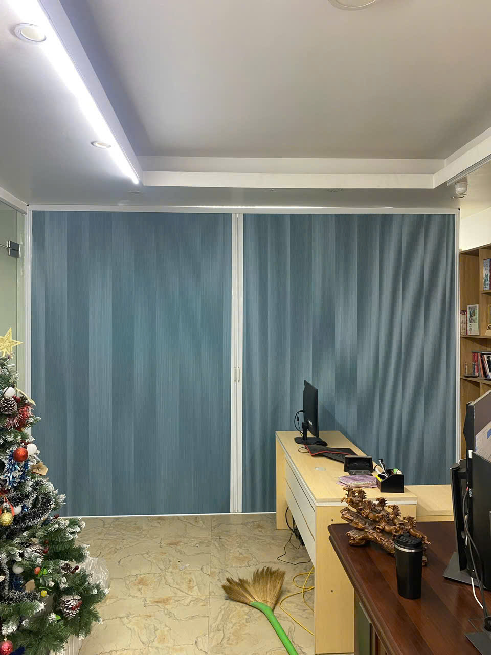 Vách Ngăn Rèm Tổ Ong – Giải Pháp Phân Chia Không Gian Nhanh Chóng, Tiết Kiệm Chi Phí Thi Công